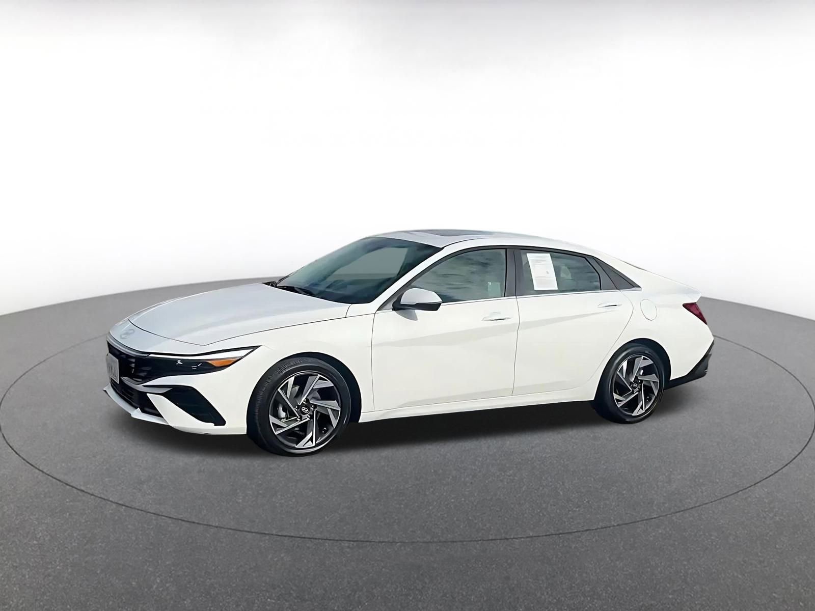 Used 2025 Hyundai Elantra Limited image 8