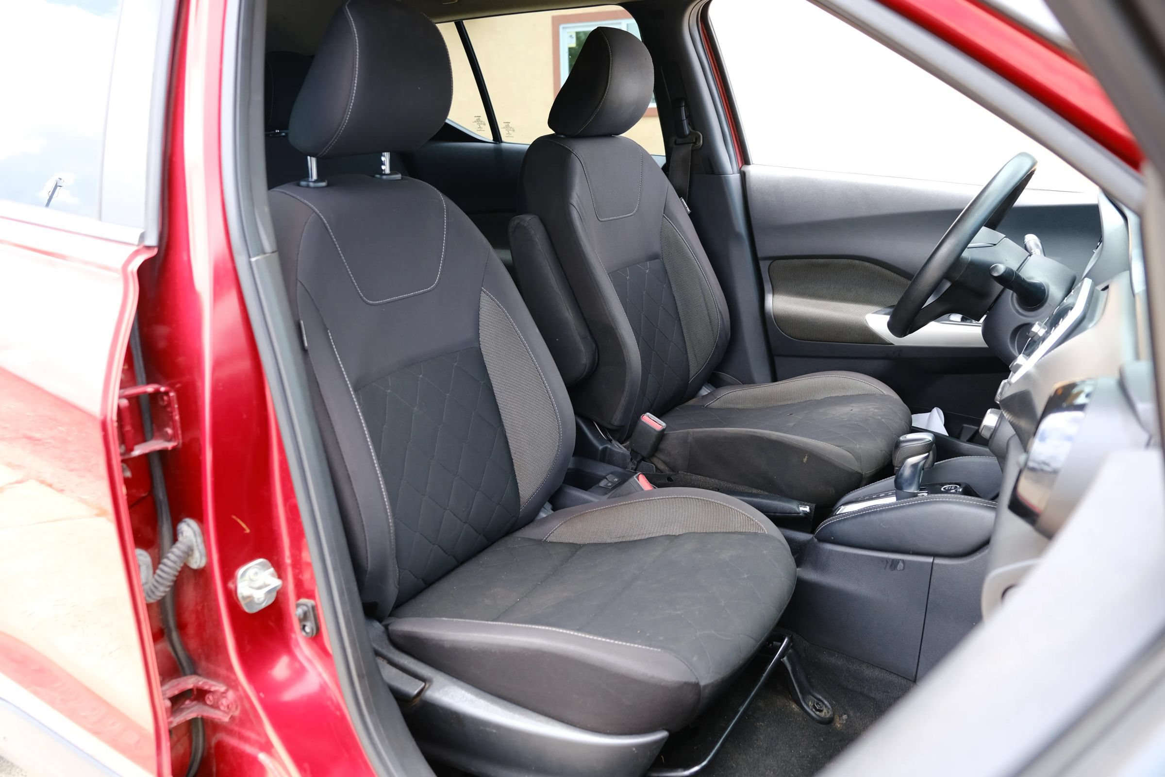 Used 2019 Nissan Kicks SV FWD image 11