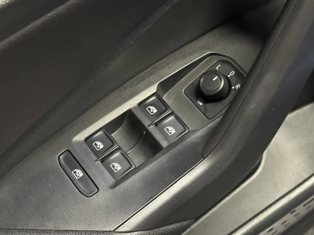 Used 2019 Volkswagen Jetta SEL Premium FWD image 17