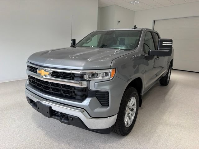 Used 2025 Chevrolet Silverado 1500 LT w/ Max Trailering Package AWD/4WD image 3