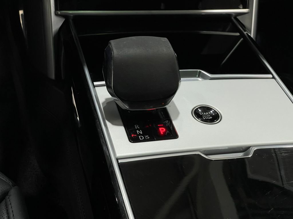 Used 2024 Land Rover Range Rover SE image 28