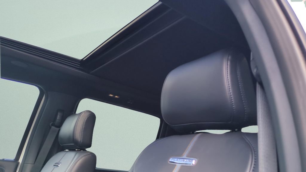 Used 2025 Ford F250 Platinum image 19