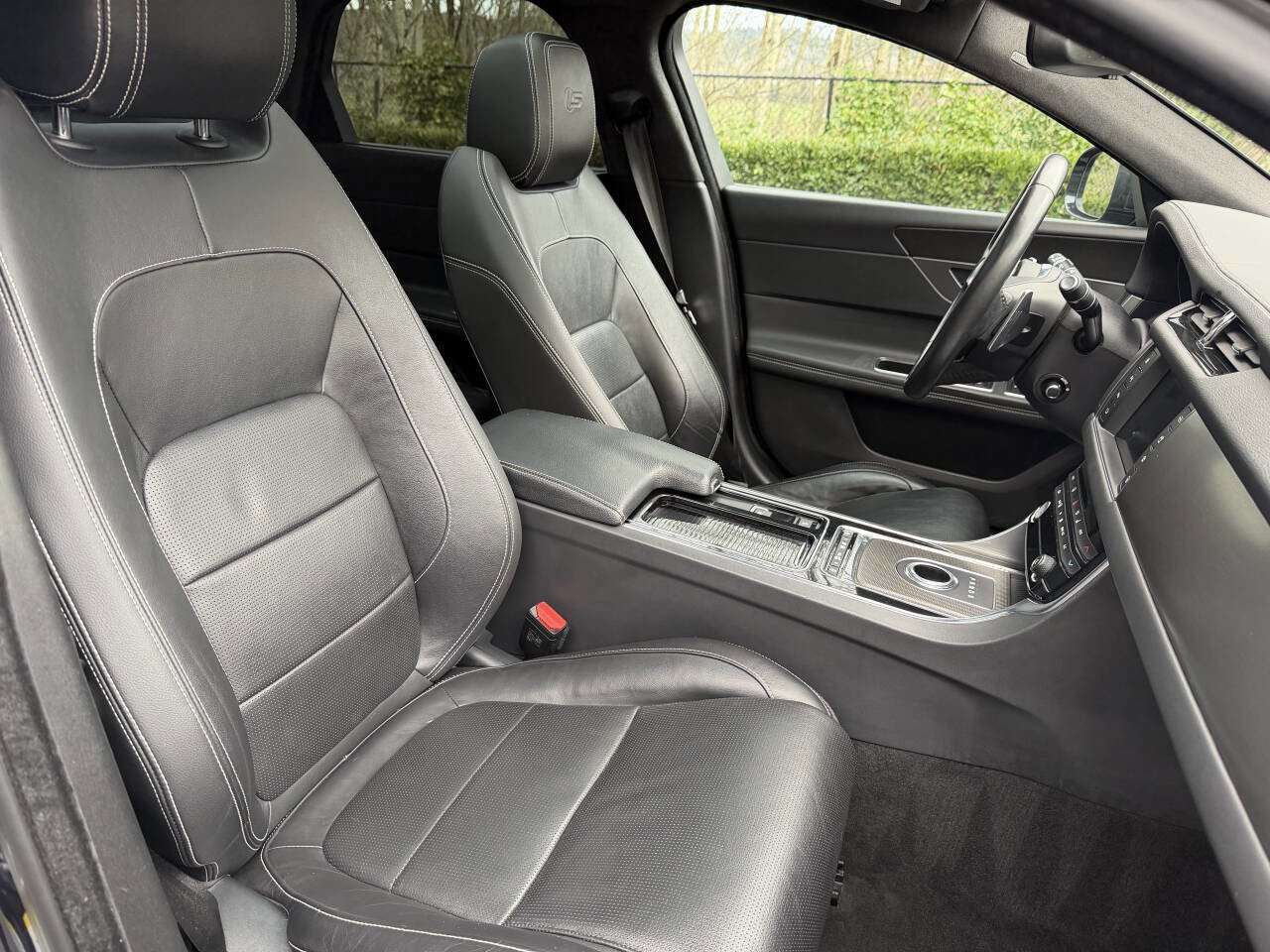 Used 2018 Jaguar XF S image 19