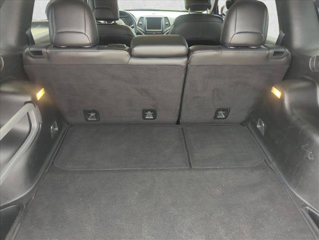 Used 2017 Jeep Cherokee Limited FWD image 6