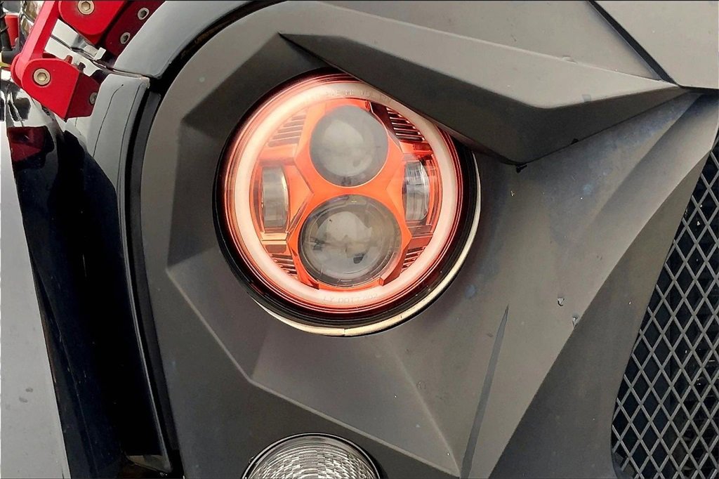 Used 2016 Jeep Wrangler Unlimited Sahara w/ Dual Top Group image 26