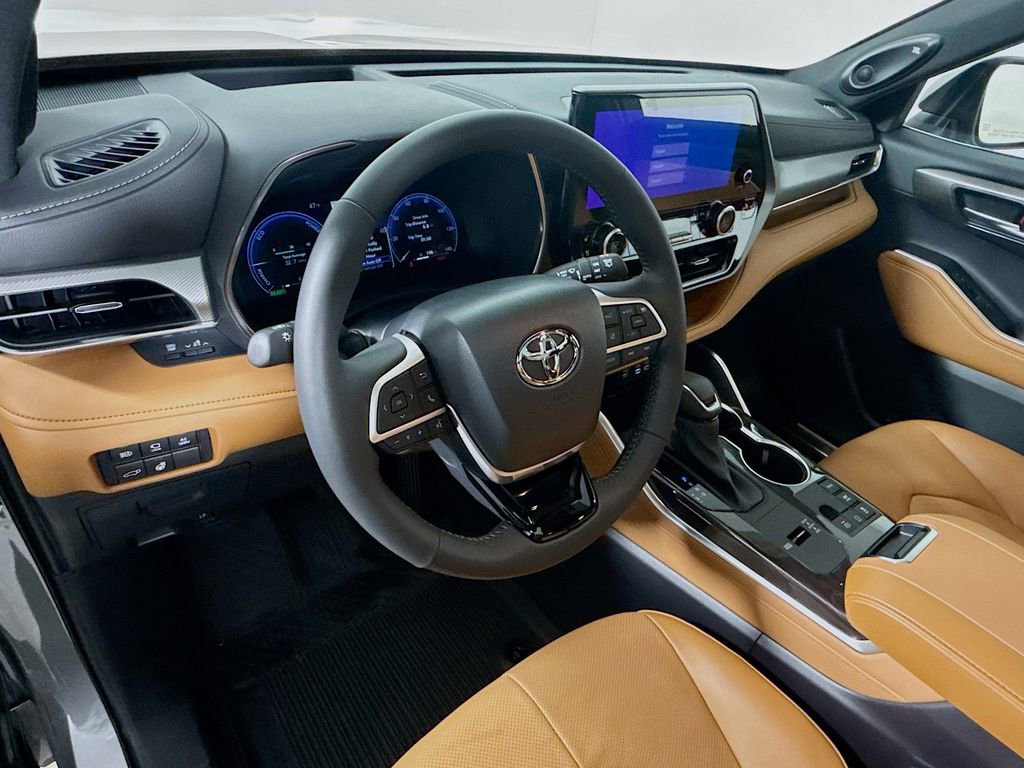Certified 2026 Toyota Highlander Platinum AWD/4WD image 9