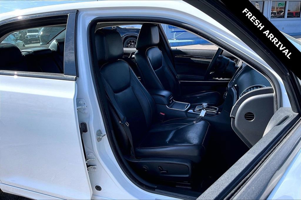 Used 2023 Chrysler 300 Touring L w/ Comfort Group image 27