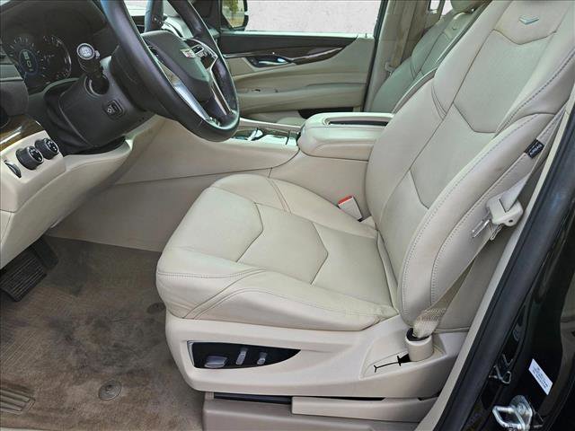 Used 2020 Cadillac Escalade ESV Luxury AWD/4WD image 16
