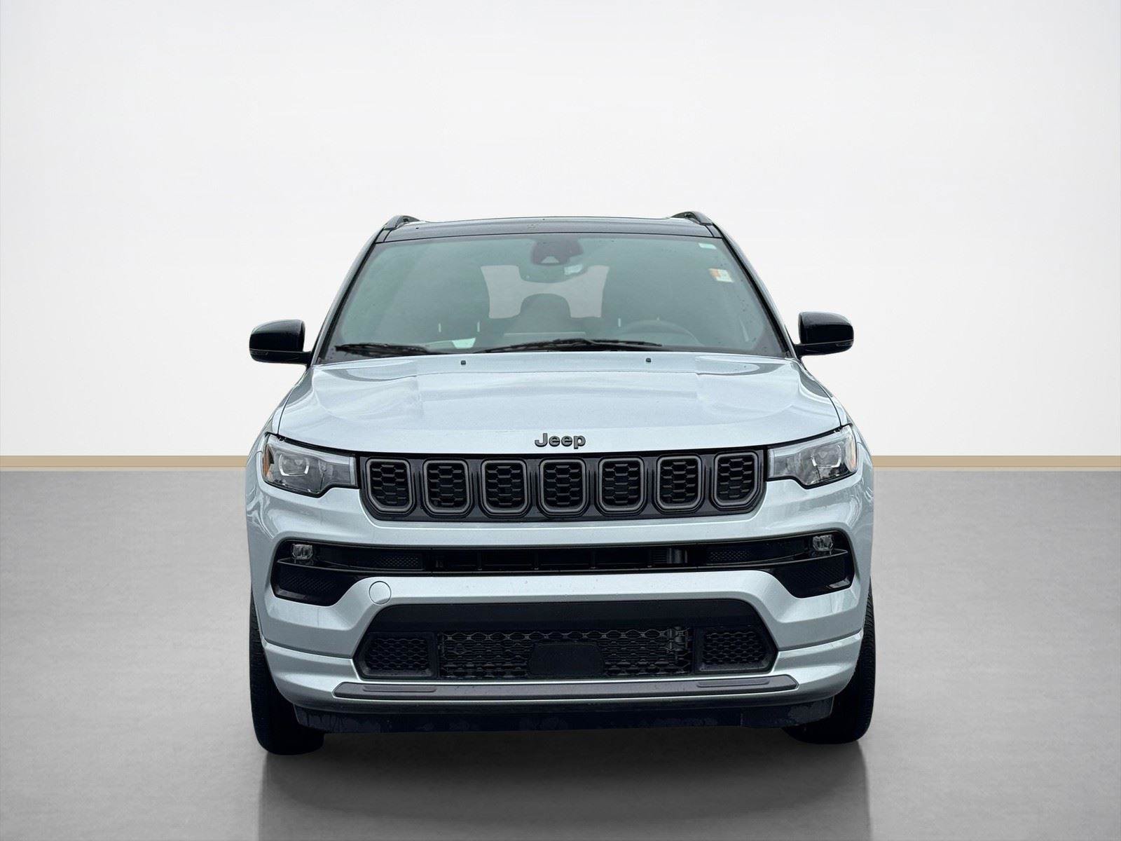 Used 2025 Jeep Compass Limited w/ High Altitude Package AWD/4WD image 2