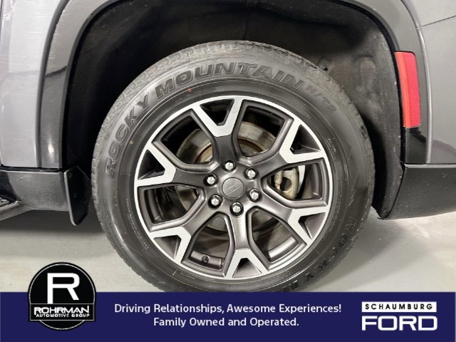 Used 2024 Jeep Wagoneer L Series III w/ Flexible Seating Group AWD/4WD image 5