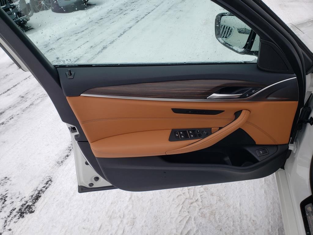 Used 2022 BMW 530i xDrive w/ Convenience Package image 10