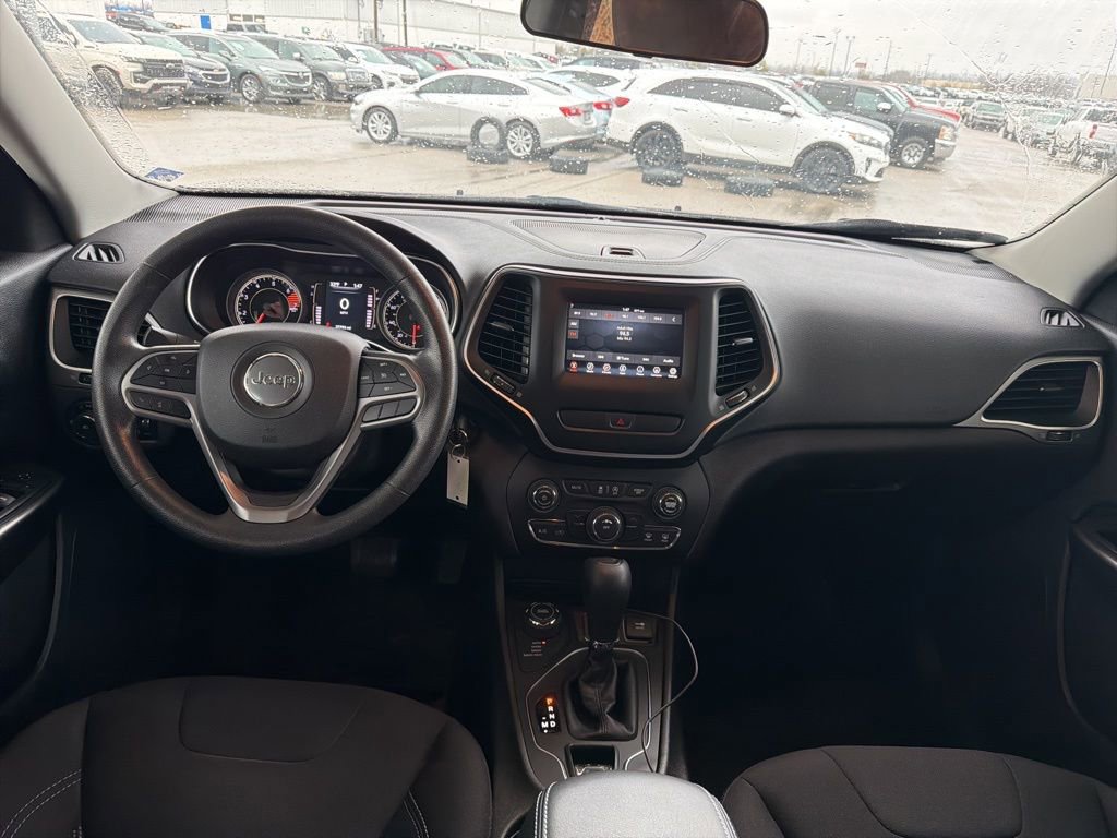 Used 2019 Jeep Cherokee Latitude w/ Popular Appearance Group image 5