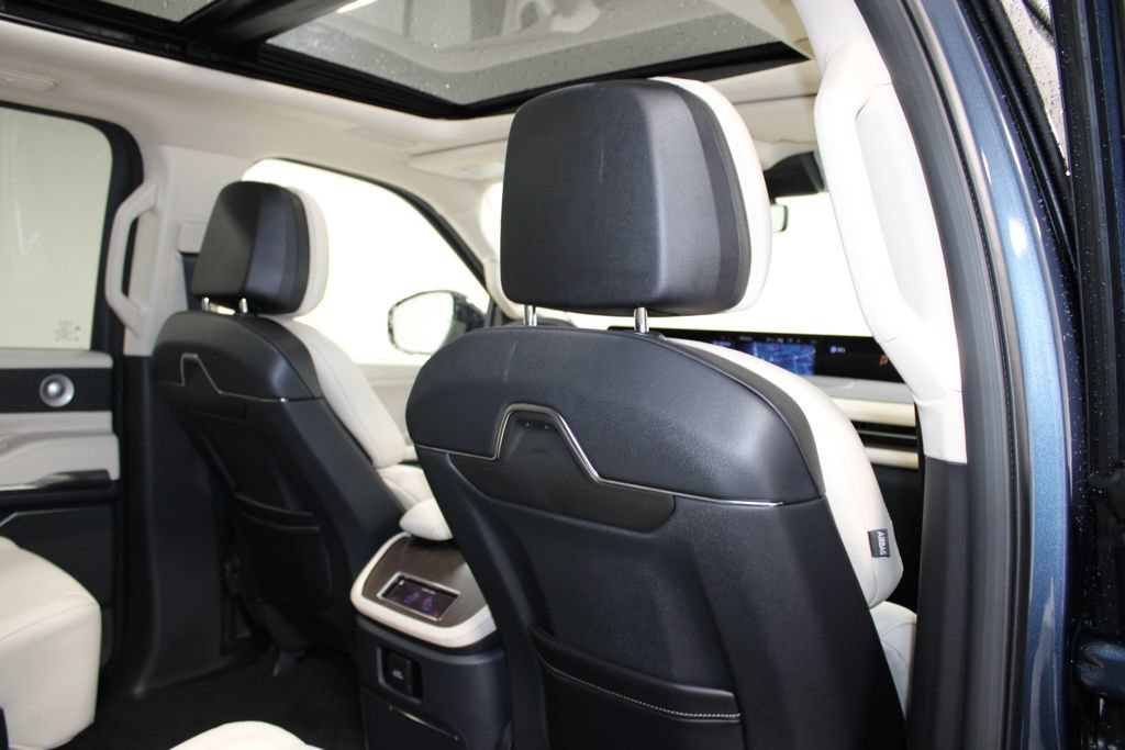 New 2027 Lincoln Navigator L Reserve RWD image 34