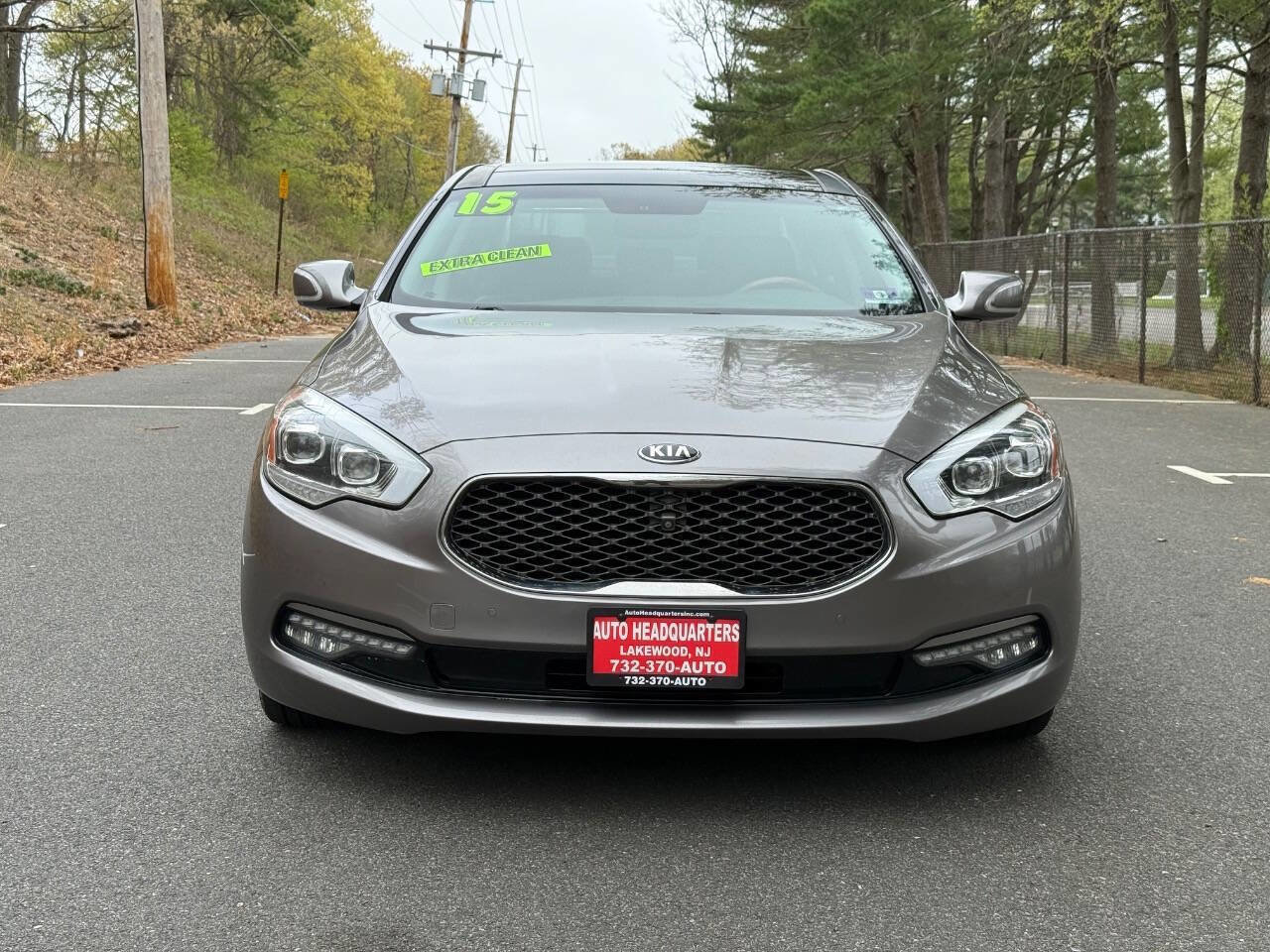 Used 2015 Kia K900 Premium w/ Interior Highline Package image 2