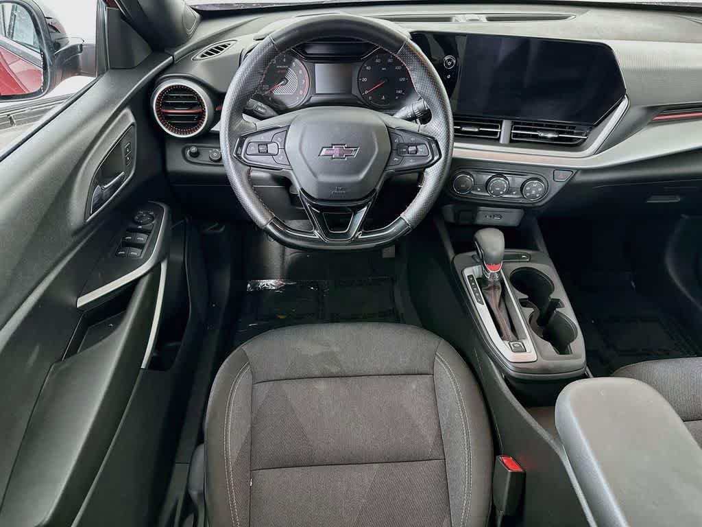 Used 2025 Chevrolet Trax RS FWD image 10
