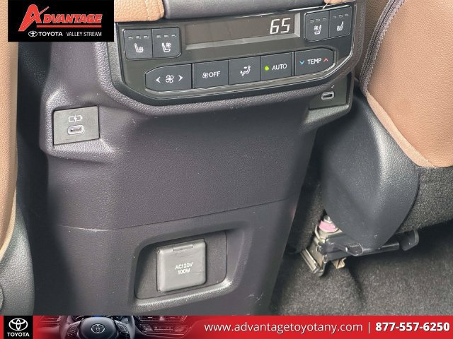 Used 2024 Toyota Grand Highlander AWD image 17