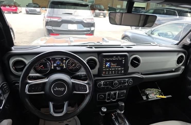 Used 2021 Jeep Gladiator Overland image 2