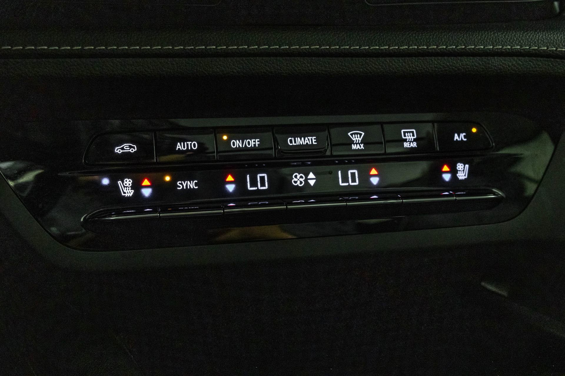 Used 2023 Buick Envision Avenir AWD/4WD image 31