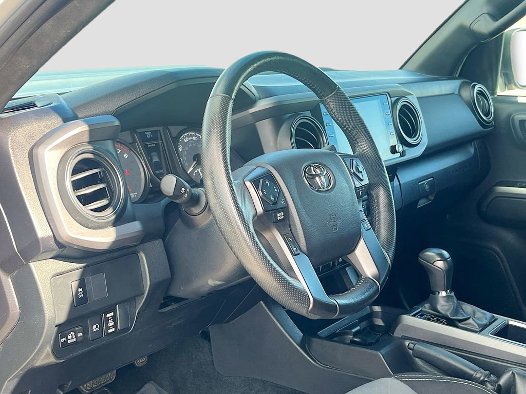 Used 2022 Toyota Tacoma TRD Off-Road w/ Technology Package image 9