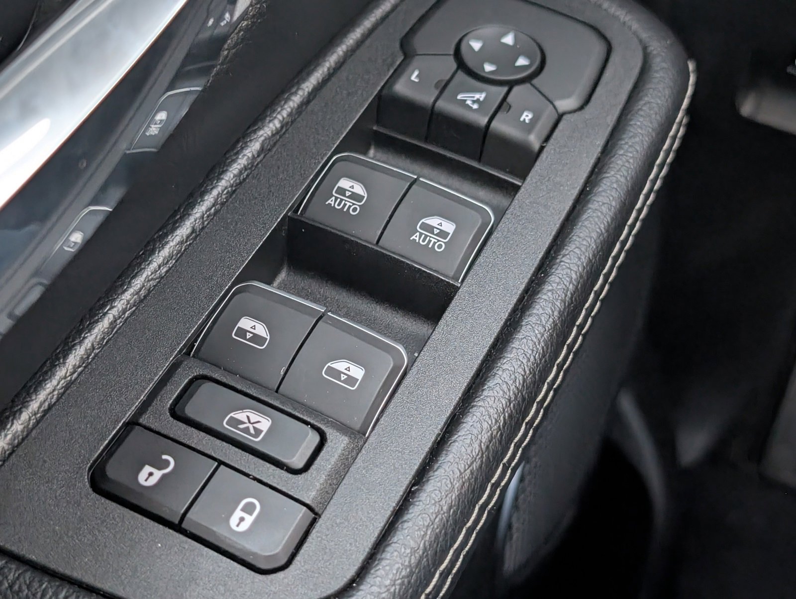 Used 2025 RAM 1500 Laramie image 6