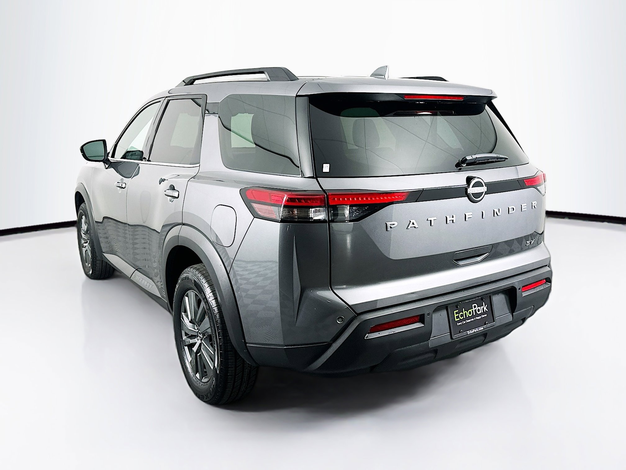 Used 2024 Nissan Pathfinder SV image 5