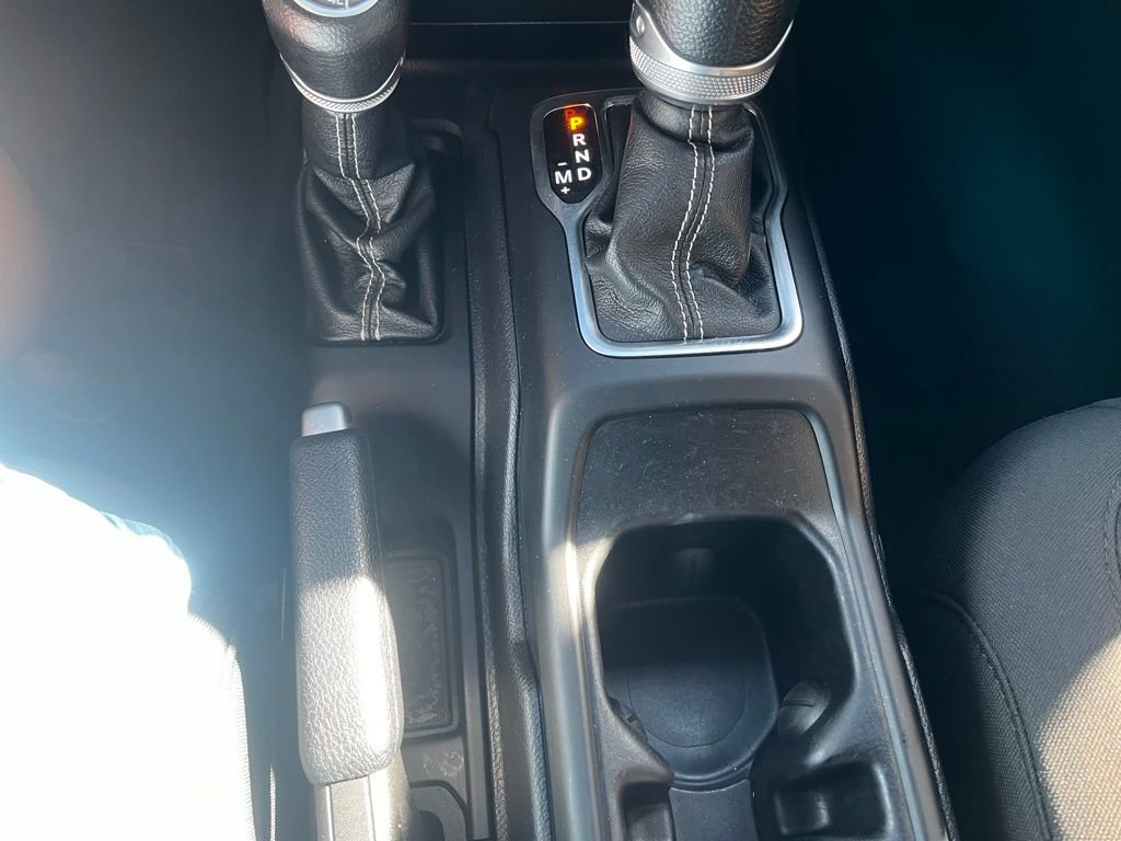 Used 2020 Jeep Wrangler Unlimited Sahara image 25