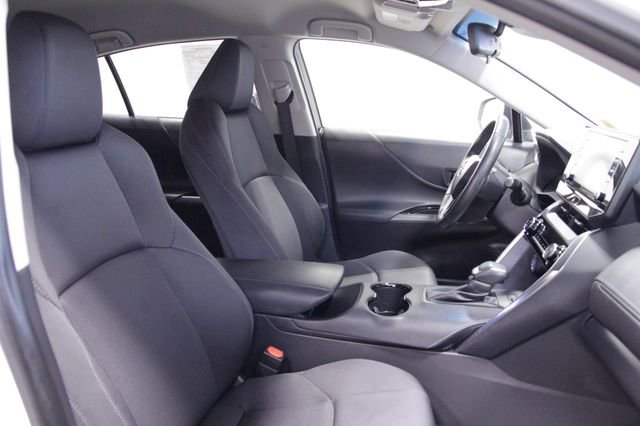 Used 2021 Toyota Venza LE image 12