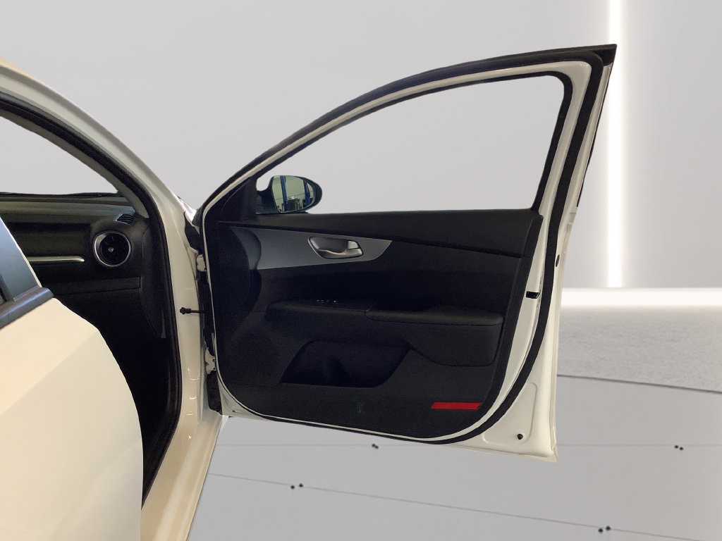 Certified 2022 Kia Forte LXS FWD image 35