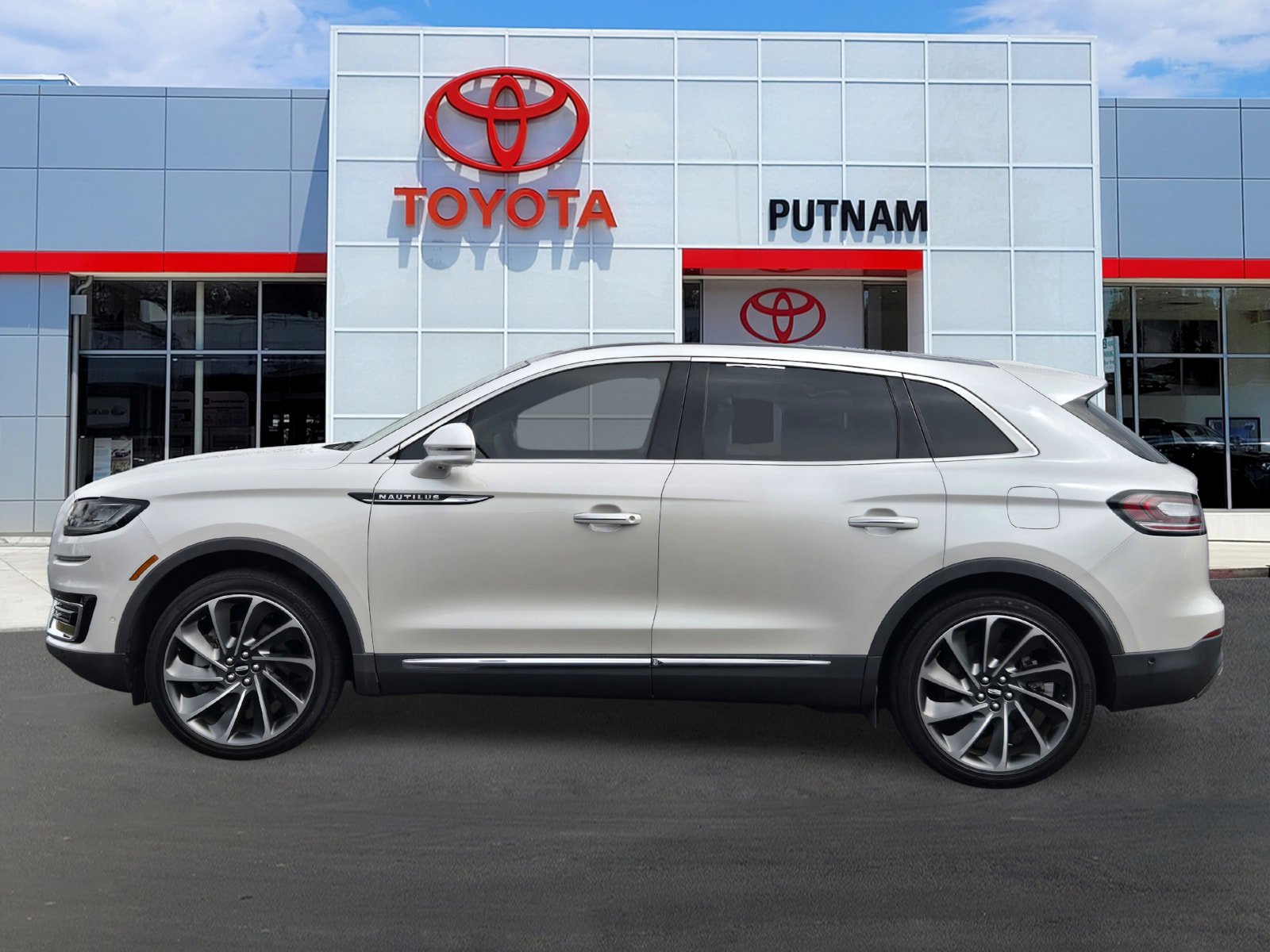 Used 2019 Lincoln Nautilus Reserve AWD/4WD image 7