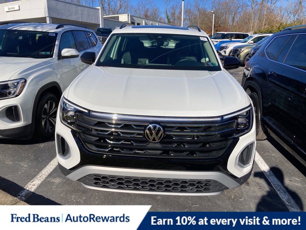 New 2026 Volkswagen Atlas Peak Edition image 2