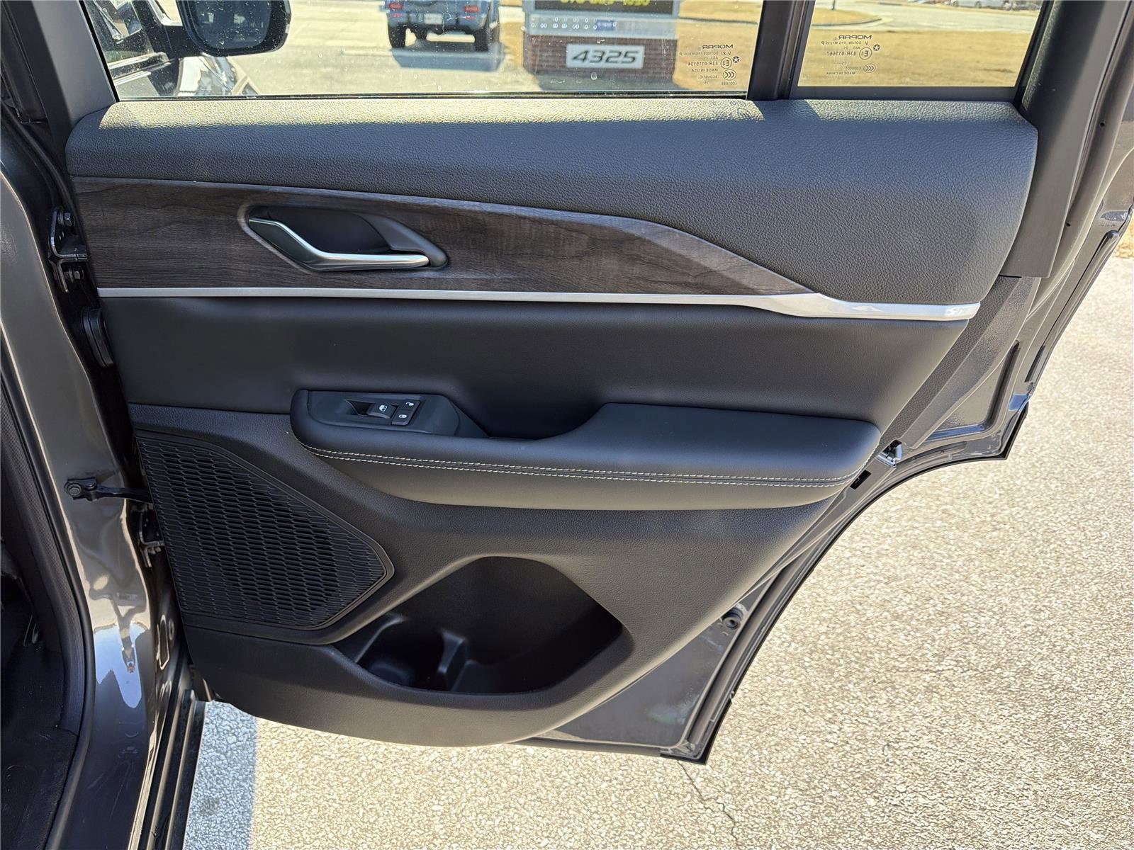 New 2025 Jeep Grand Cherokee Limited image 16