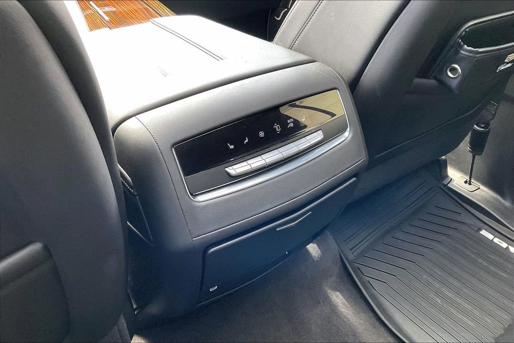 Used 2022 Cadillac Escalade Premium Luxury image 10