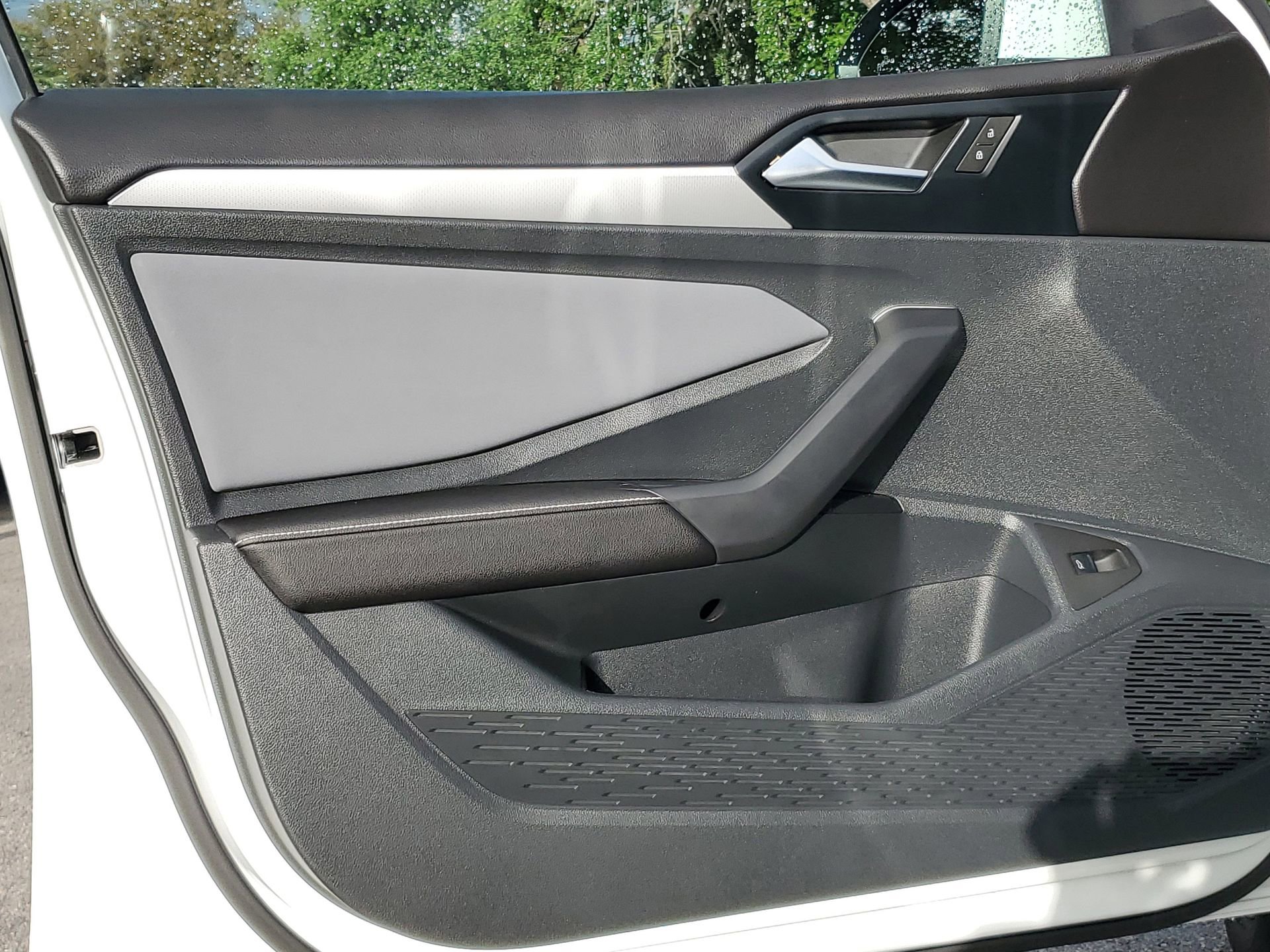 Used 2025 Volkswagen Jetta SE FWD image 15