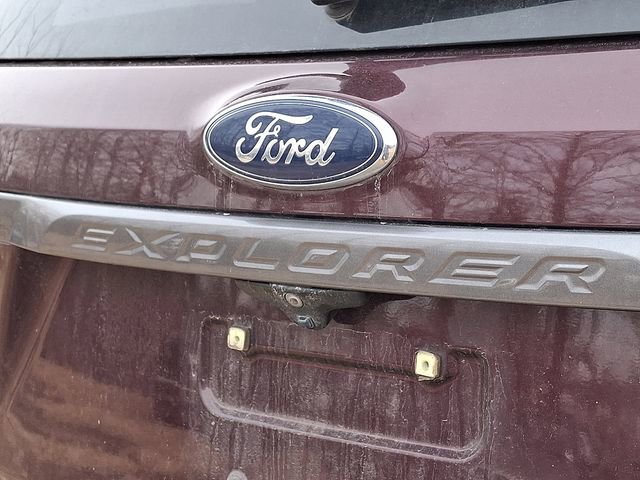 Used 2018 Ford Explorer XLT w/ Equipment Group 202A image 11