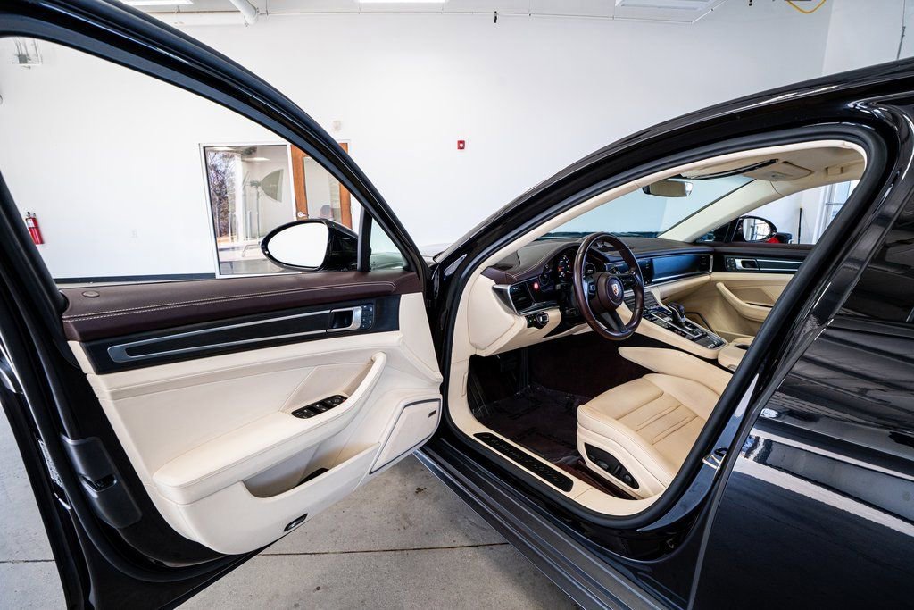 Used 2023 Porsche Panamera Platinum Edition image 36