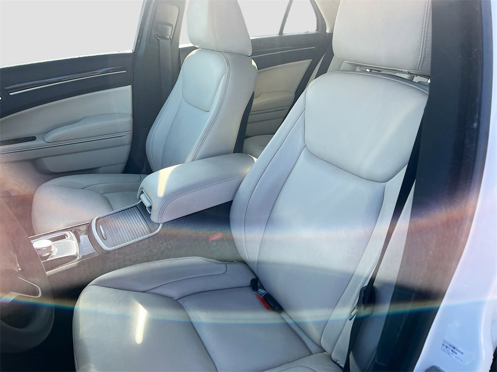 Used 2023 Chrysler 300 Touring L image 22