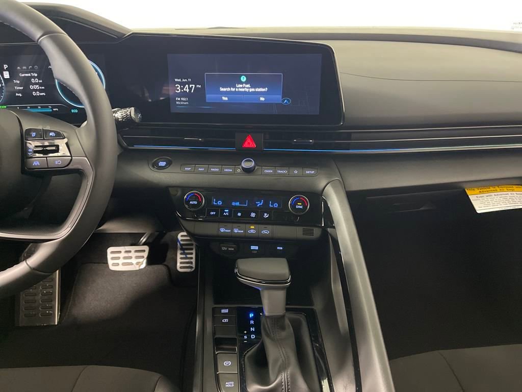 New 2025 Hyundai Elantra SEL image 16