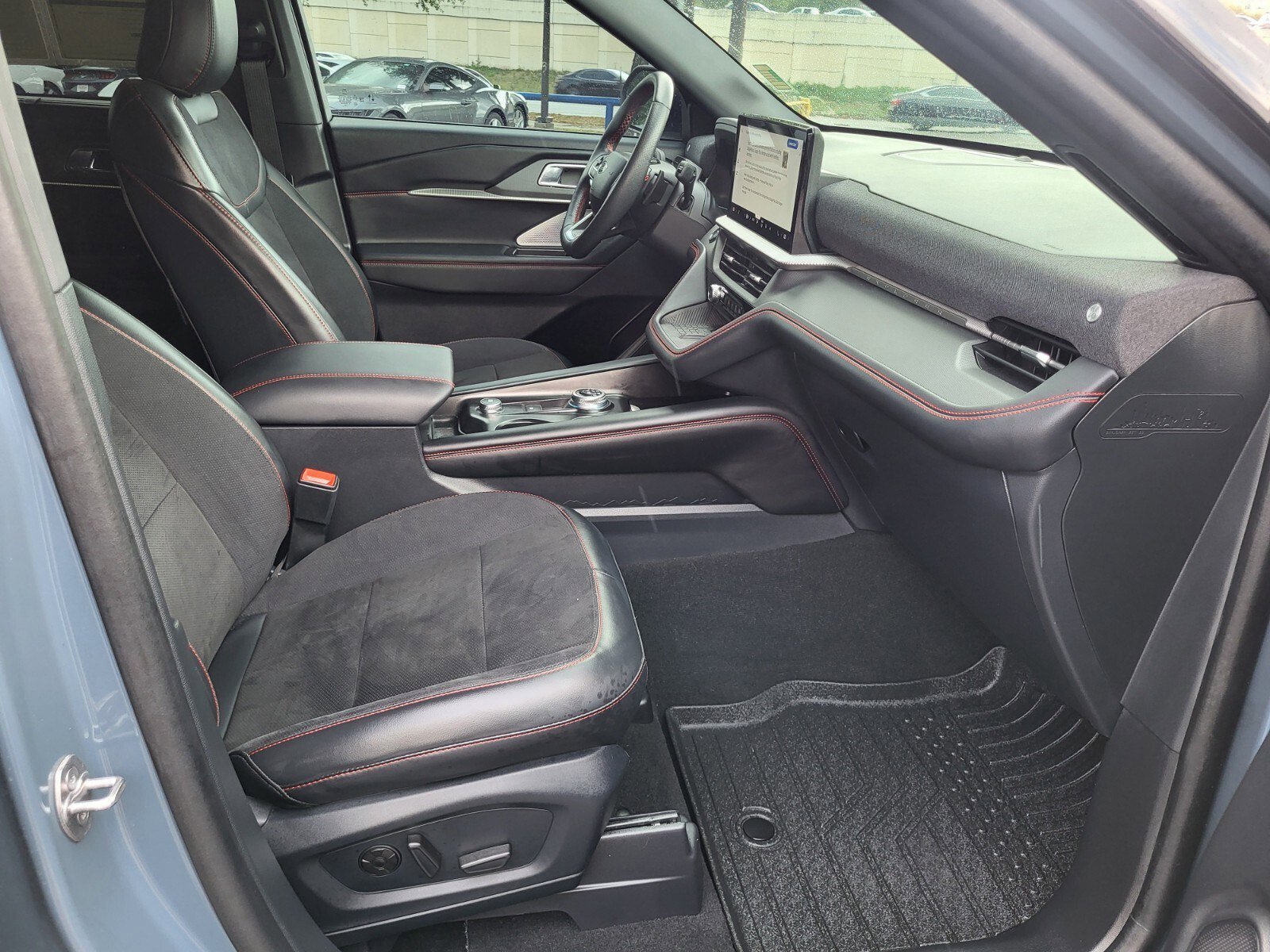 Certified 2025 Ford Explorer ST image 12
