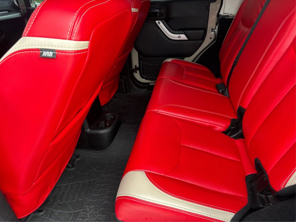 Used 2018 Jeep Wrangler Unlimited Rubicon w/ Cold Weather Group image 12