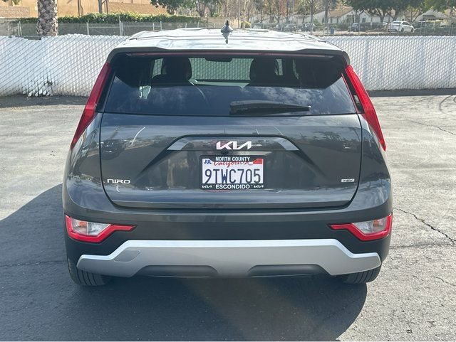 Certified 2025 Kia Niro LX image 5