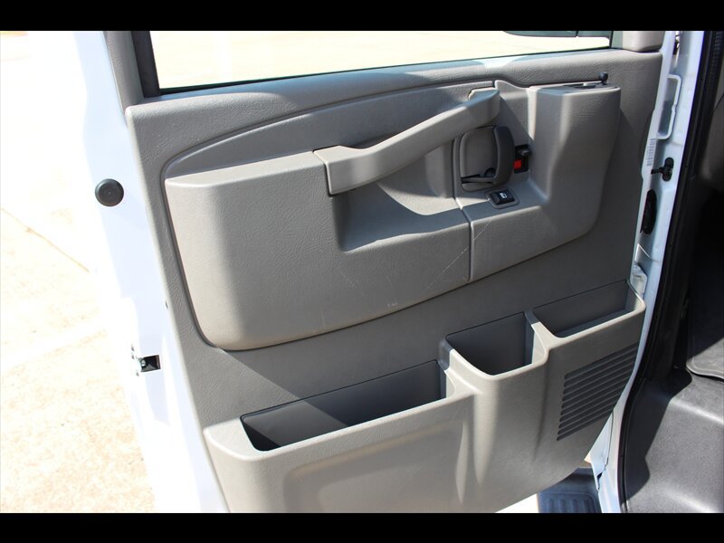 Used 2025 Chevrolet Express 3500 LT w/ LT Preferred Equipment Group RWD image 31