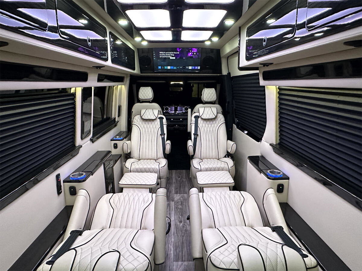 Used 2024 Mercedes-Benz Sprinter 3500 image 2