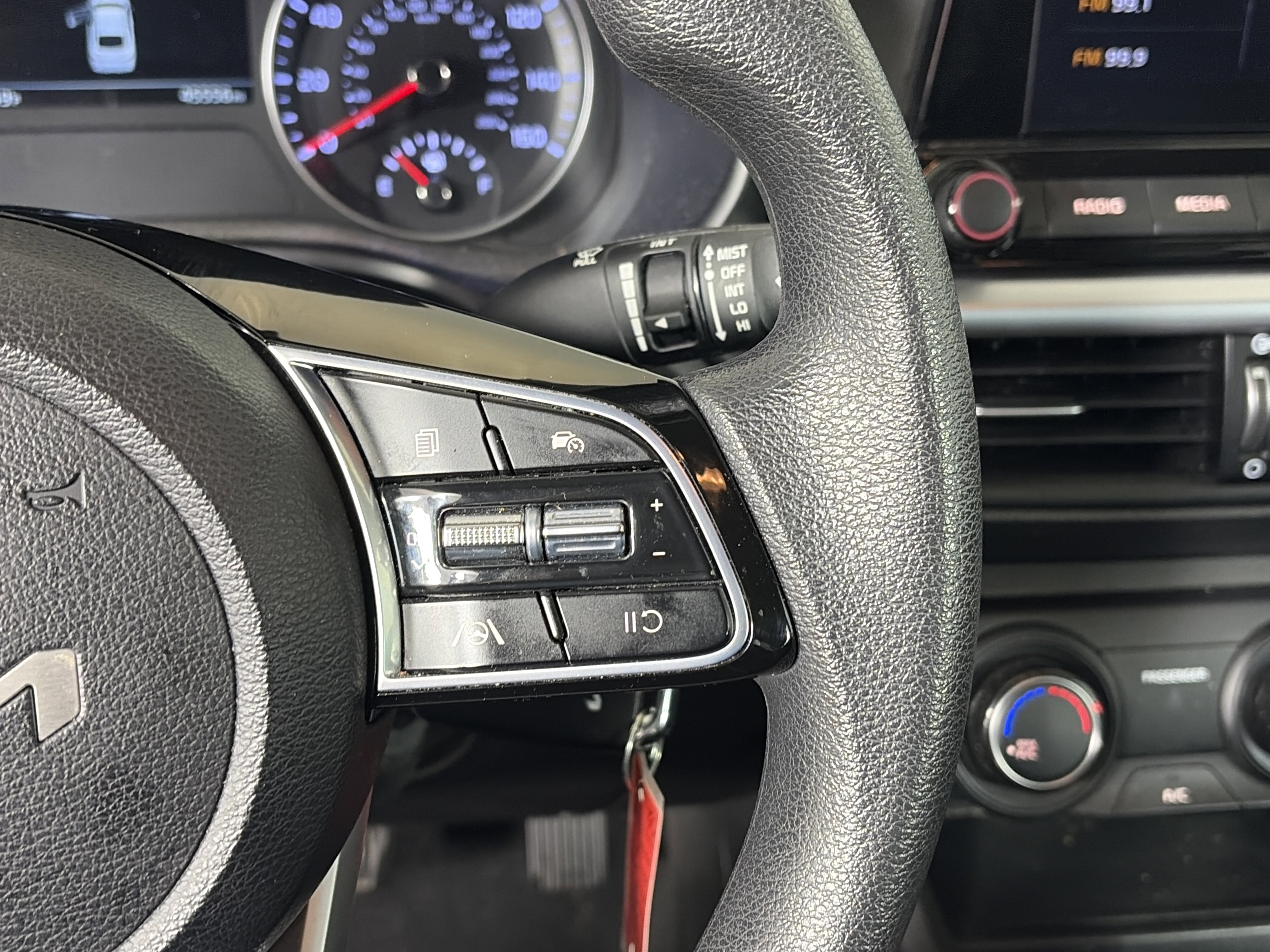 Used 2023 Kia Forte LXS w/ LXS Technology Package FWD image 27