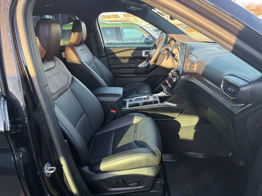 Certified 2023 Ford Explorer Platinum w/ Technology Package image 32