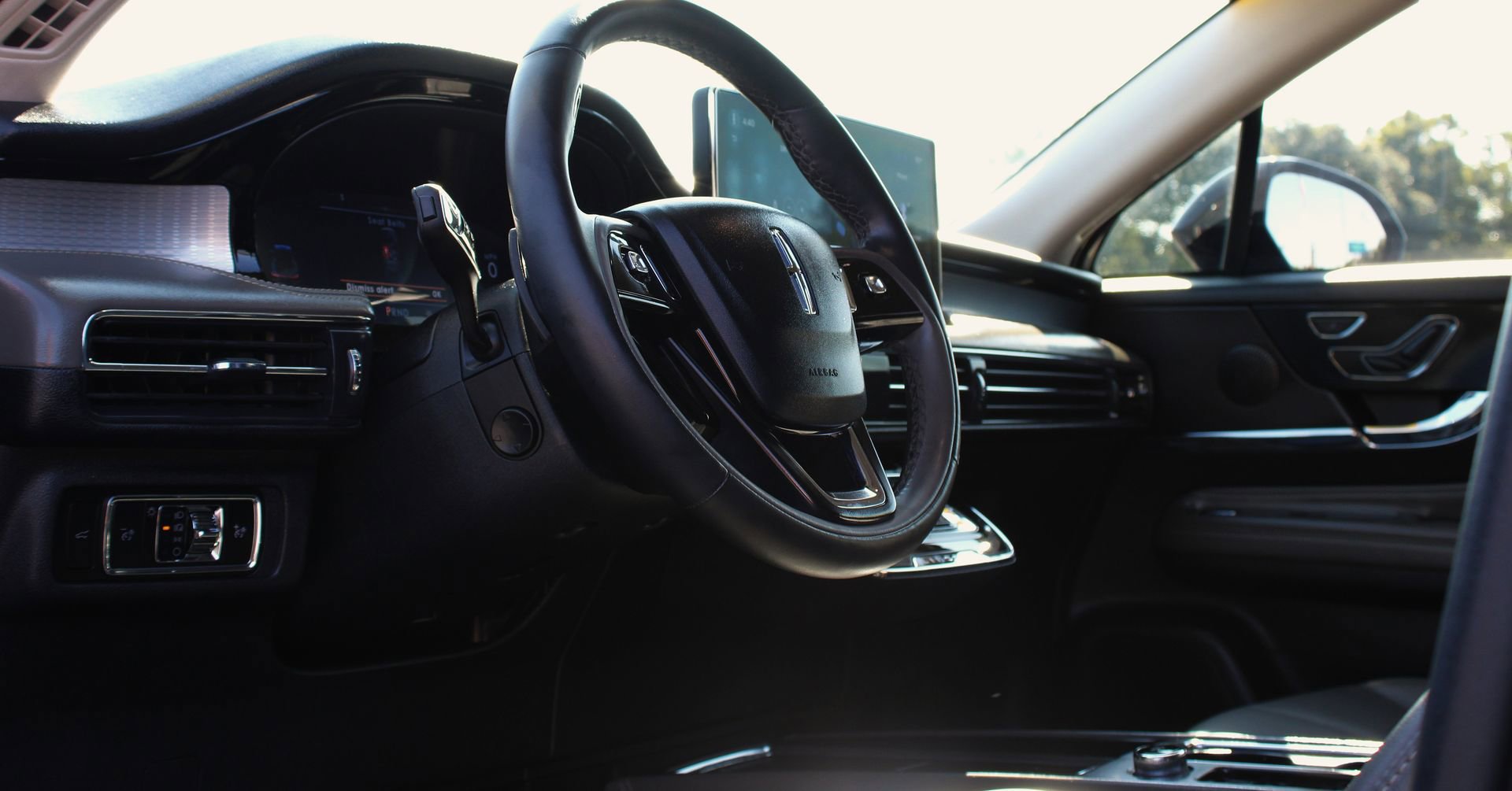 Used 2023 Lincoln Corsair Standard w/ Equipment Group 101A image 17