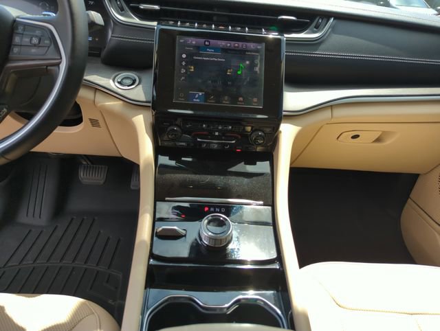 Used 2022 Jeep Grand Cherokee Limited w/ Luxury Tech Group II AWD/4WD image 24