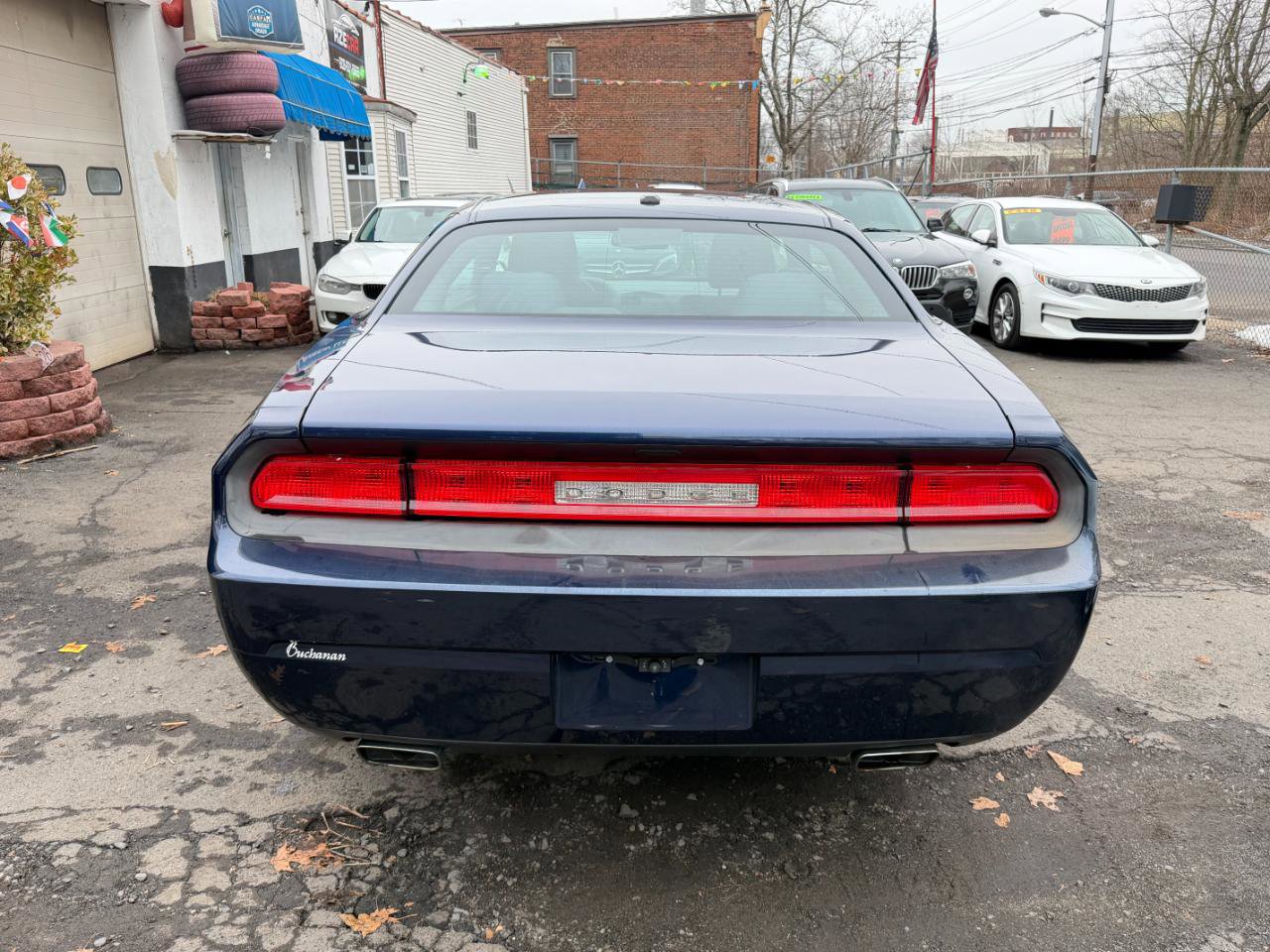 Used 2014 Dodge Challenger SXT image 9
