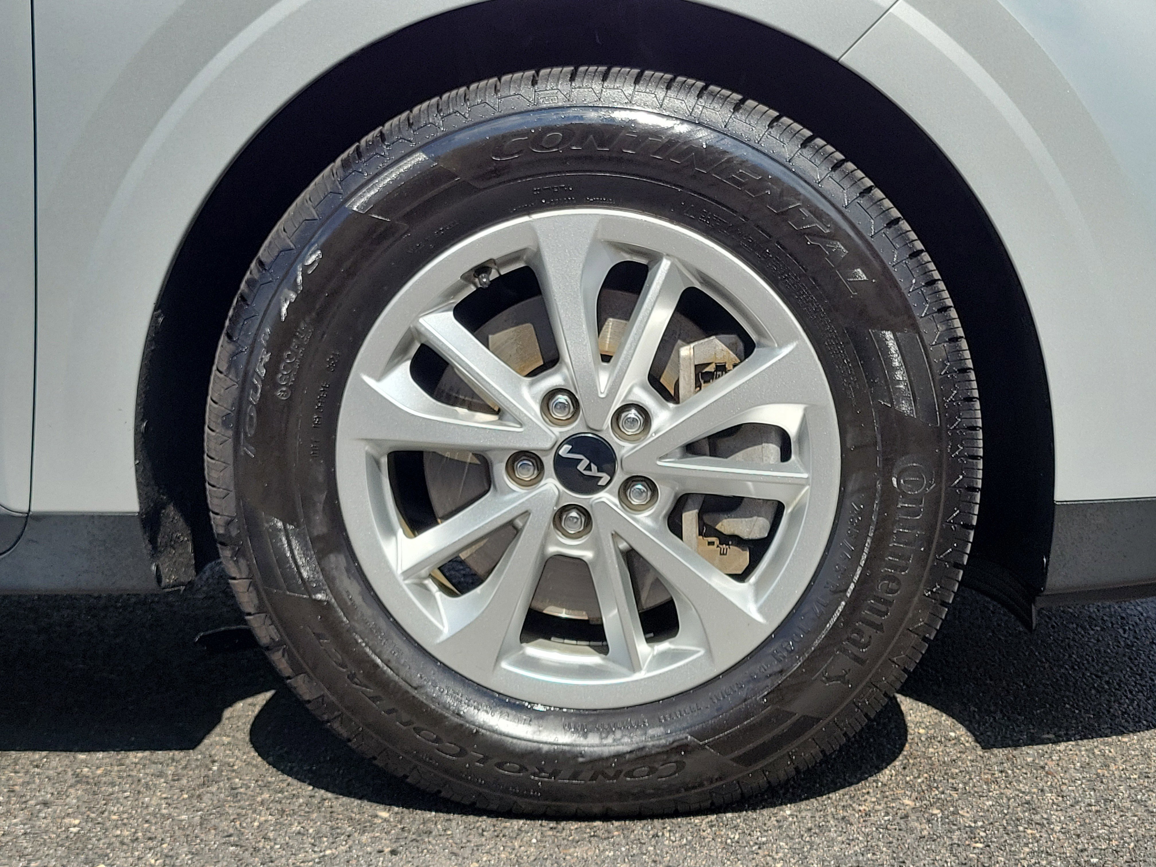 Used 2022 Kia Carnival LX image 5