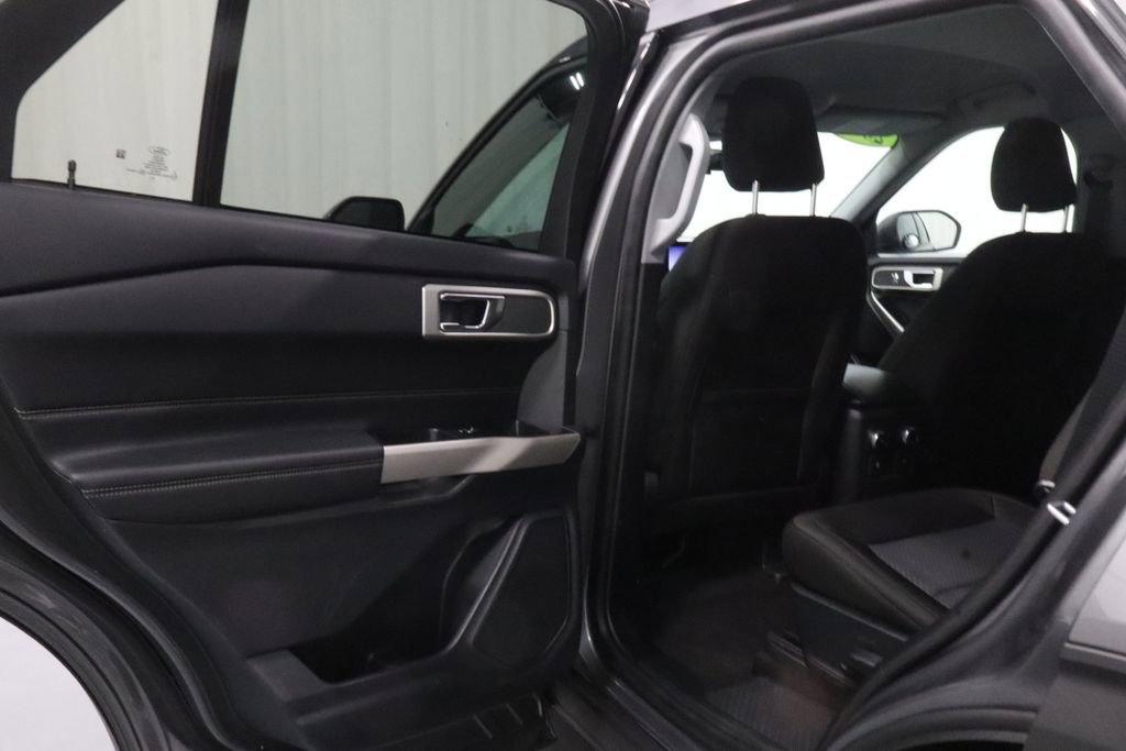 Used 2023 Ford Explorer XLT w/ Class IV Trailer Tow Package AWD/4WD image 15