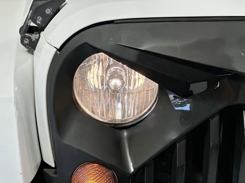 Used 2014 Jeep Wrangler Unlimited Sahara w/ Connectivity Group image 8